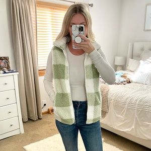 Fleece jacket vest - size small / brand new with tags still attached